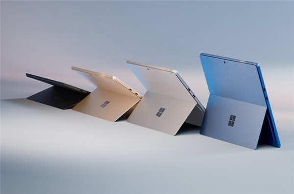 微软Surface新品取消标配充电器 想用还得再花几百而在欧洲市场，微软45W充电器的售价为59欧元（约合480元人民币），而65W版本的售价则高达89欧元（约合724元人民币）