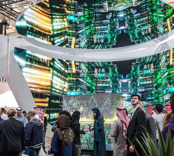 🤖AI算力差距：世界面临数字鸿沟全球算力分布严重不均： 仅32个国家（约占全球的16%）拥有AI专用数据中心，主要位于北半球