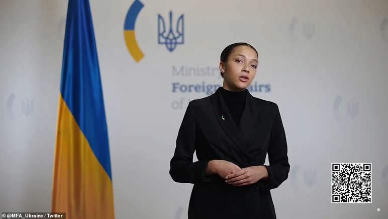 乌克兰外交部引入人工智能新闻发言人 即时更新战争信息乌克兰外交部引入了一位名为Victoria Shi的人工智能新闻发言人，为国内抵抗俄罗斯侵略的战争努力提供信息