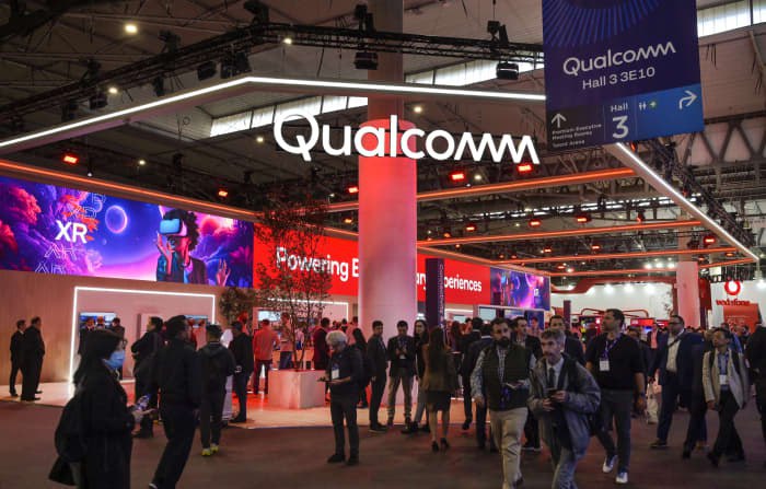 📉 英特尔的衰落：从芯片领袖到收购目标英特尔，曾经是全球领先的半导体公司，自 2020 年初以来其股价已暴跌近 70%，现在已成为高通潜在的收购目标