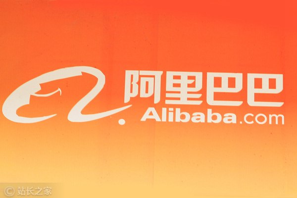 马云携阿里核心管理层现身云谷学校，聚焦AI布局与技术洞察3月3日，阿里巴巴创始人马云与蔡崇信、吴泳铭等核心管理层现身杭州云谷学校，就AI时代的机遇与挑战同师生展开深入交流，释放出阿里巴巴集团及蚂蚁集团全面加码AI战略的明确信号