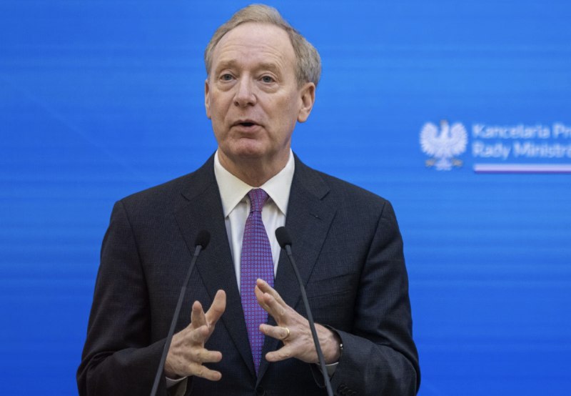 微软总裁：DeepSeek等七家中国创业公司潜力强大史密斯DeepSeek最近发布的先进AI模型R1令许多美国国会议员和企业感到惊讶，该模型的低成本优势一度让英伟达等美国科技巨头股价大跌