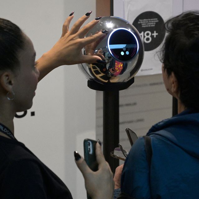 👁️ 萨姆·奥特曼的Worldcoin面临全球监管审查萨姆·奥特曼的Worldcoin计划旨在通过虹膜扫描创建全球身份验证系统，但目前正遭遇来自世界各地政府的强烈抵制