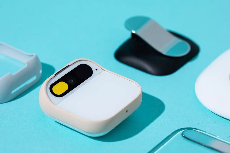 Humane 在 AI Pin 首次亮相后表现不佳，正在寻找买家据彭博社报道，这家前苹果资深员工Imran Chaudhri 和Bethany Bongiorno领导的初创公司认为，尽管其首款产品存在严重的软件缺陷和硬件问题，但它的价值仍在 7.5 亿到 10 亿美元之间