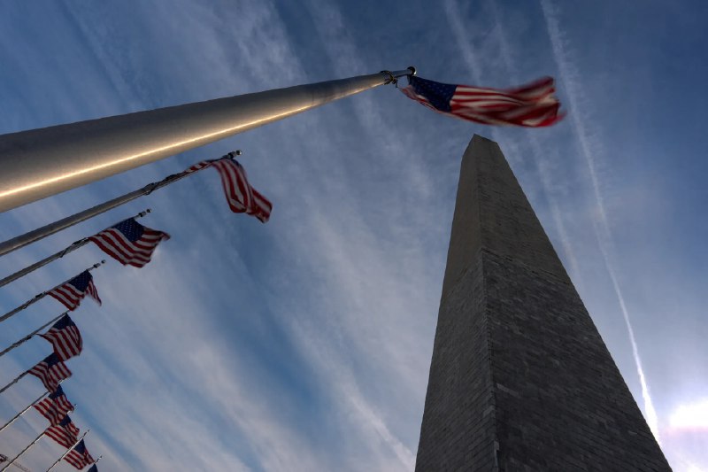🌐 多极化幻象与美国单边主义的回归尽管全球政界普遍认为世界已进入“多极化”时代，但当前国际局势显示美国仍是唯一的超级大国