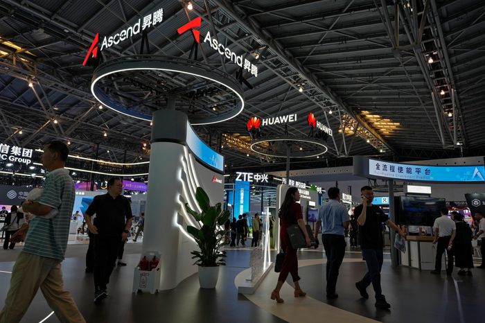 🚀 华为即将推出新款 AI 芯片，与英伟达在美制裁下展开竞争华为技术有限公司正准备发布其新款人工智能芯片——昇腾 910C，旨在与英伟达的 H100 在中国市场展开竞争