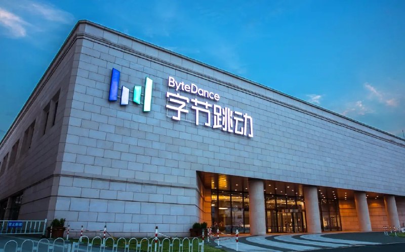 字节跳动训练10万亿参数超大模型 堪比Anthropic最先进系统8月7日，据英国《金融时报》报道，字节跳动正在训练一个AI模型，其规模可能接近Anthropic最先进的Mythos系统