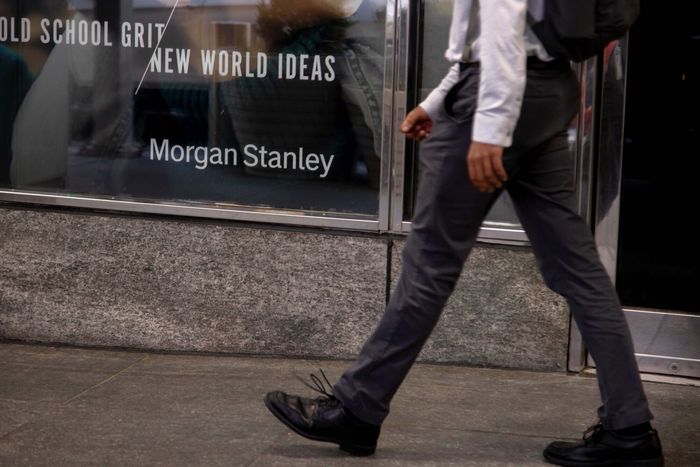 🤖摩根士丹利打造自有AI工具摩根士丹利已推出其第二款AI工具“AI @ 摩根士丹利简报”，该工具可以总结视频会议并生成后续电子邮件