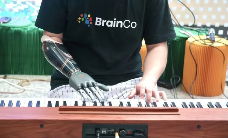 强脑科技拟IPO前融资估值超13亿美元据彭博社报道，浙江强脑科技正在磋商以超过13亿美元的估值进行融资