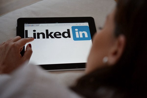 就业市场遇冷AI不背锅？LinkedIn数据显示利率上升才是主因近期关于“人工智能导致失业潮”的讨论甚嚣尘上，但领英（LinkedIn）发布的最新劳动力市场数据却给出了不同的答案