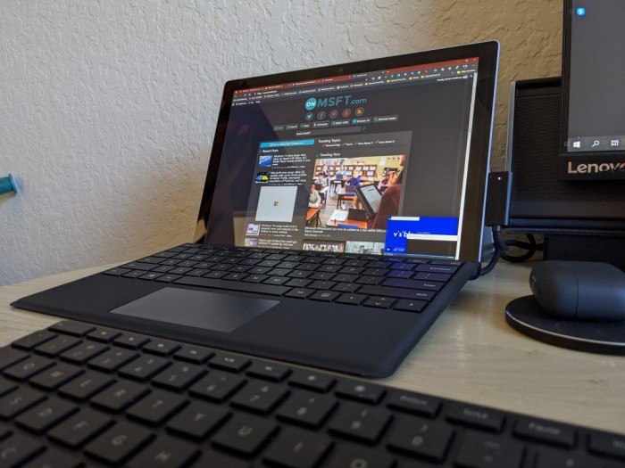 微软确认这些Surface设备无法升级Windows 11 建议用户购买新款Surface Book 2（搭载第8代Intel酷睿i5-8350U或i7-8650U处理器的版本）Surface Book 3Surface Go 2Surface Laptop 2Surface Laptop 3Surface Laptop 4Surface Laptop GoSurface Pro 6Surface Pro 7Surface Pro 7+Surface Pro XSurface Studio 2Surface Hub 2S当然，也有一些设备由于硬件限制无法升级到Windows 11，包括：Surface Book（第1代）Surface Book 2（搭载第7代Intel酷睿 i5-7300U处理器的版本）Surface Go（第1代）Surface Laptop（第1代）Surface Pro（第1代）Surface Pro 2Surface Pro 3Surface Pro 4Surface Pro（第5代）Surface Studio（第1代）对于那些无法升级到Windows 11的设备，微软的建议是购买新的Copilot+ Surface设备，微软还通过一些数据和分析，解释了为什么AI驱动的Copilot+设备是一个值得推荐的升级选择