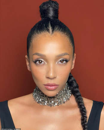 乌克兰外交部引入人工智能新闻发言人 即时更新战争信息乌克兰外交部引入了一位名为Victoria Shi的人工智能新闻发言人，为国内抵抗俄罗斯侵略的战争努力提供信息