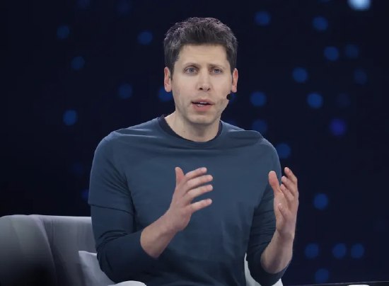 奥特曼称Meta为挖走人才 向OpenAI员工提供1亿美元签约奖金OpenAI 首席执行官山姆・奥特曼称，Meta 平台向这家 ChatGPT 制造商的员工提供高达 1 亿美元的签约奖金，试图挖走人才