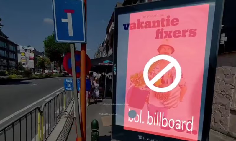 程序员开发奇妙广告拦截器：戴上AR眼镜就能屏蔽现实世界的广告在当今这个广告无处不在的时代，比利时程序员斯泰恩·斯潘霍夫带来了一款令人瞩目的AR应用