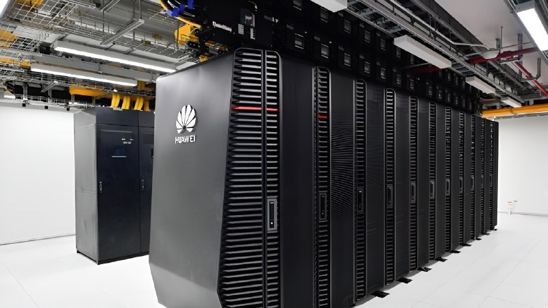 马来西亚成为中国以外首个部署华为Ascend芯片的国家 可能违反美国出口管制政策正如黄仁勋在台北国际电脑展 (Computex) 主题演讲中所说，世界正朝着建设人工智能基础设施的方向发展，其重要性将与电力基础设施相媲美