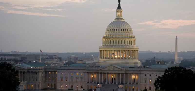 美国参议院从预算法案中删除备受争议的“人工智能禁令”据Axios报道，美国参议员周二以压倒性多数投票，决定从特朗普政府的“美丽大法案”中删除一项备受争议的、为期 10 年的禁令，该禁令禁止各州监管人工智能