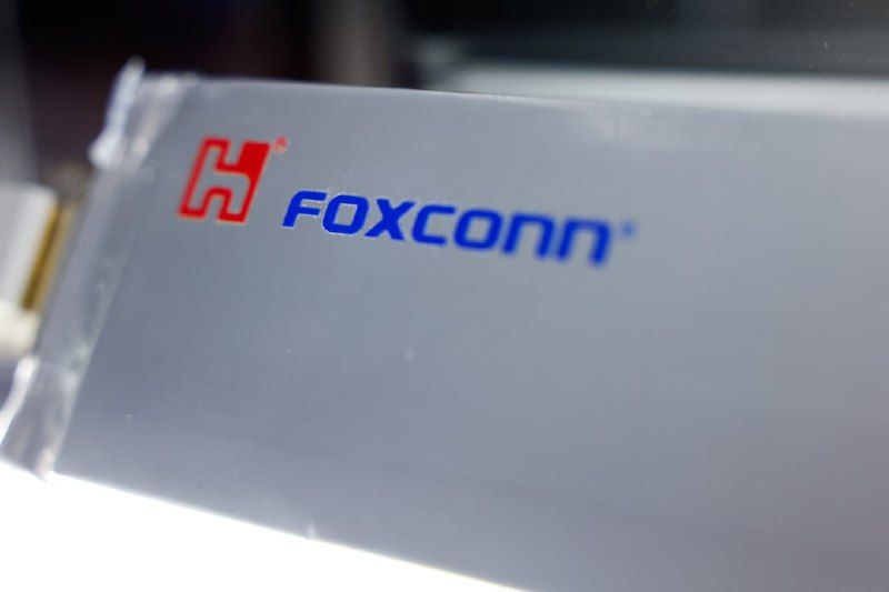 🤖 富士康推出首个大型语言模型“FoxBrain”富士康于3月10日宣布推出其首个大型语言模型“FoxBrain”，计划用于改进制造和供应链管理