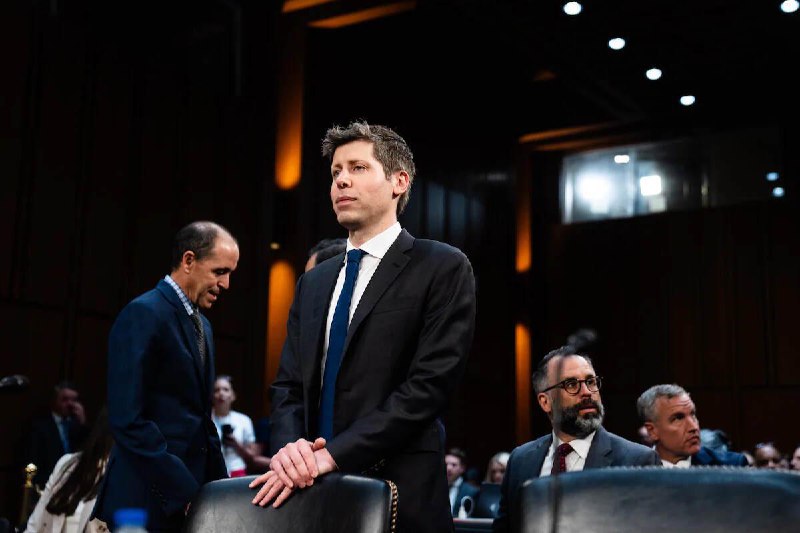 🚨AI国家竞赛白热化：OpenAI掌门人警告美国领先优势不稳OpenAI CEO奥特曼在听证会上表示，AI已进入国家级较量，美国领先地位面临挑战