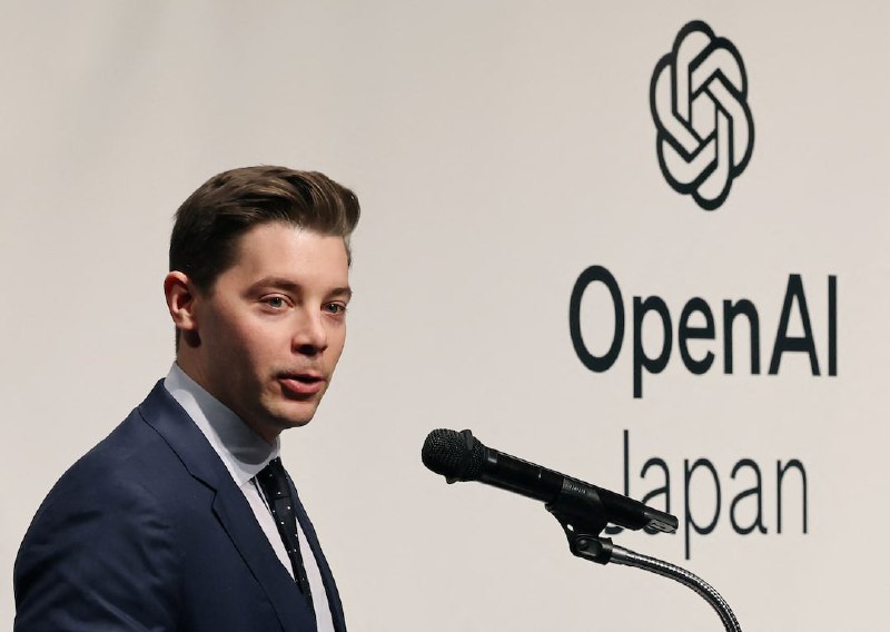 🌐 OpenAI 首席运营官将领导全球扩张及合作OpenAI 首席运营官 Brad Lightcap 将负责公司的全球扩张、业务战略、关键合作伙伴关系、基础设施和卓越运营