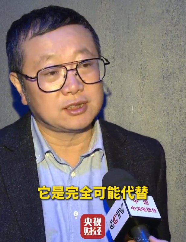 刘慈欣谈DeepSeek：一二十年后完全有可能替代科幻小说作家据央视财经报道，对于DeepSeek未来是否有可能替代科幻作家的问题，刘慈欣表示，暂时不太会，但是再过10年、20年，从理论上说完全可能代替科幻小说作家