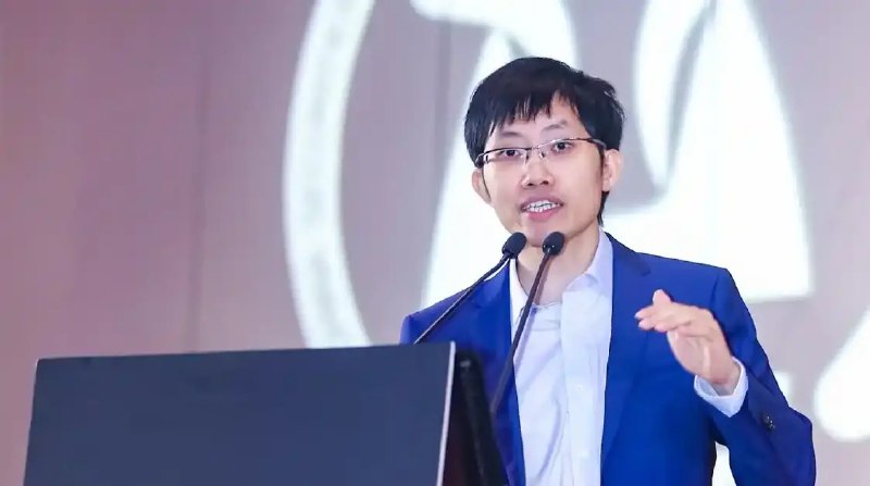 消息称梁文峰不愿接受投资 腾讯、阿里曾与其接触知情人士称，自2023年底以来，DeepSeek曾向多个风险投资基金进行推介，包括一些外国公司，但是这些公司拒绝投资，因为他们看不到明确的资金回报途径