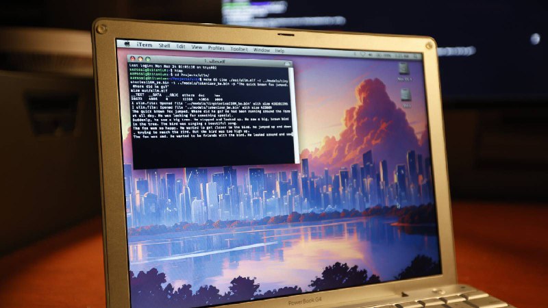 软件工程师在 20 年前的 PowerBook G4 上运行生成式人工智能尽管硬件已有 20 年历史，但我的兄弟还是能够在笔记本电脑上使用 Meta 的 LLM 模型 Llama 2 进行推理