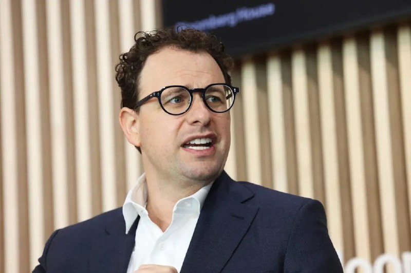 Anthropic舍弃标志性安全护栏承诺 成AI行业最具戏剧性的政策转向之一多年来一直以相较同行更为注重人工智能安全性的Anthropic PBC，如今已放松了对其“安全护栏”的承诺