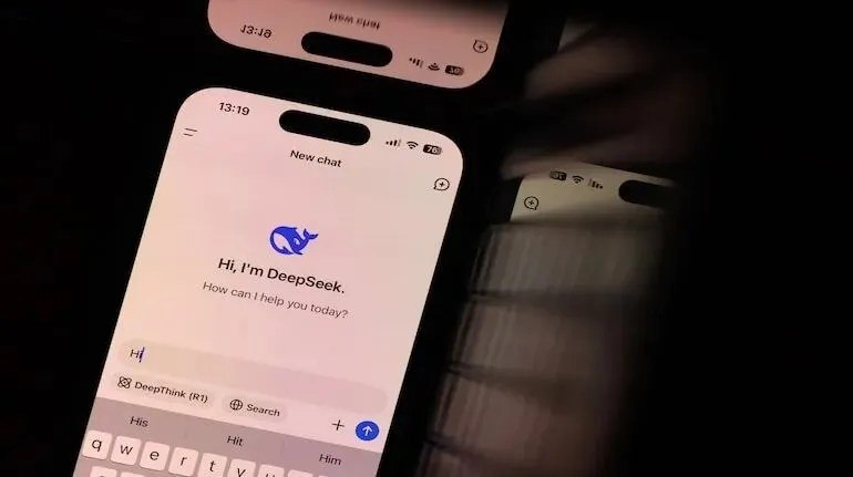 传梁文锋内部发声 DeepSeek V4将于4月下旬发布据多位知情人士向媒体透露，DeepSeek创始人梁文锋近日在内部沟通中透露，DeepSeek新一代旗舰大模型DeepSeek V4将于4月下旬正式发布