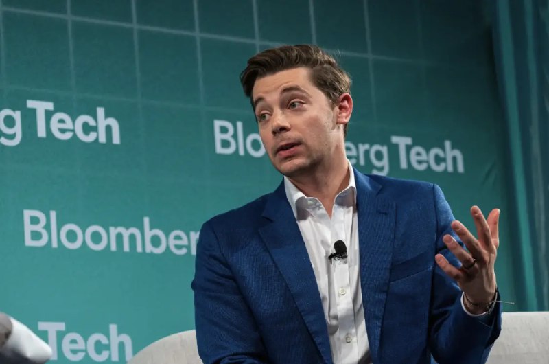 OpenAI权力调整：CEO奥特曼聚焦研发 COO扩大职责OpenAI周一宣布，COO布拉德·莱特卡普(Brad Lightcap)未来将承担更多日常业务运营责任，包括负责国际扩张以及与微软、苹果公司等企业的合作事宜