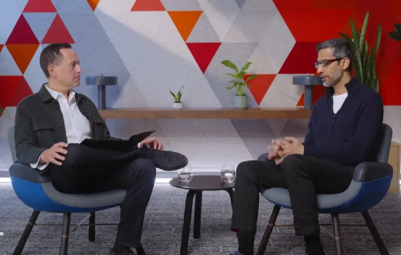 Google CEO皮查伊：中国在AI前沿竞争力不容忽视当被问及怎么看最近崛起的中国AI公司DeepSeek时，皮查伊认为DeepSeek是一个“认知刷新”的时刻，他觉得任何认真关注AI论文的人都不会低估中国的能力