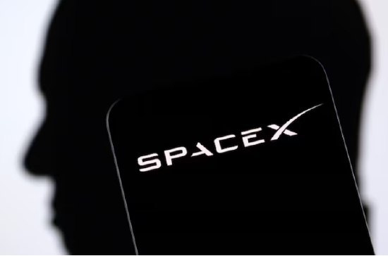 SpaceX据悉秘密提交IPO文件 估值或超过1.75万亿美元知情人士透露，马斯克旗下的火箭、卫星和人工智能公司SpaceX已秘密提交首次公开募股（IPO）文件．消息人士称，该公司已向美国证券交易委员会提交IPO注册文件，有望在6月上市，这将意味着SpaceX成为首个登场的超大型IPO，早于OpenAI和Anthropic PBC