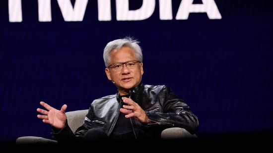 英伟达拟在欧洲追加20亿美元投资 黄仁勋呼吁加快AI布局英伟达首席执行官黄仁勋周二在巴黎的一场活动上表示，公司计划在未来一周宣布在欧洲投资20亿美元