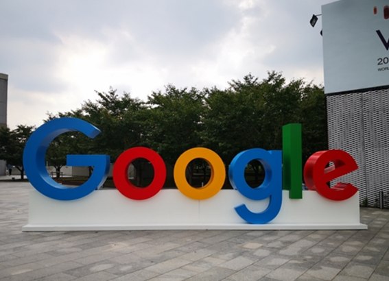 AI业务助力Alphabet后来者居上 有望超过英伟达成为全球市值最大公司过去一年，Alphabet Inc．从一家在人工智能（AI）领域后知后觉的企业，一跃成为市场上几乎在所有技术方面都占据主导地位的公司