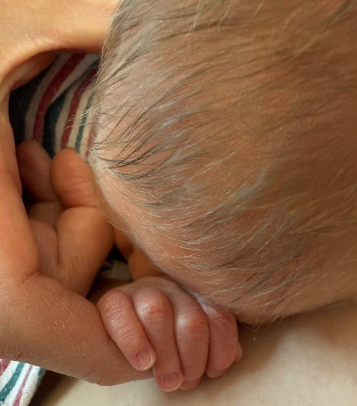 OpenAI CEO有孩子了OpenAI CEO Sam Altman 发送推文表示：自己有孩子了，不过仍需在新生儿重症监护室观察一段时间