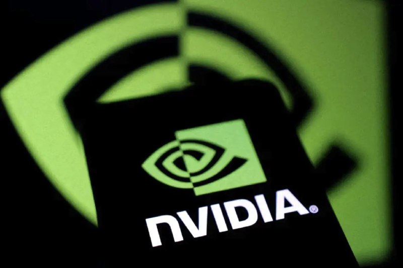 美众议院委员会反对恢复对华H20销售 英伟达回应据彭博社报道，美国众议院中国问题特别委员会主席约翰·穆勒纳尔(John Moolenaar)周五表示，特朗普政府允许英伟达恢复向中国出口其H20 AI芯片的决定，可能会增强中国的军事实力，加强其在AI领域与美国竞争的能力