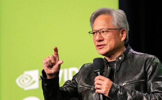 黄仁勋称AI资本支出适当且可持续 英伟达股价结束连跌并大幅上涨英伟达公司首席执行官黄仁勋在面对“客户是否在数据中心上过度支出”的担忧时表示，这一支出水平是适当且可持续的