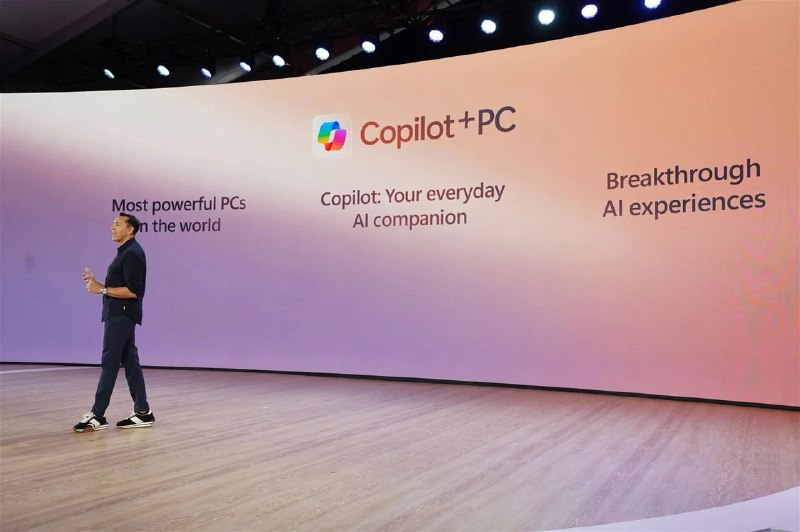 ↩️🖼 微软 Surface 活动：6个重要公告 1️⃣ Copilot Plus 电脑的发布 2️⃣ 新的“Recall”功能可以跟踪你在电脑上的所有操作 3️⃣ Windows 11 中新的 Cop...Yummy 😋:微软宣布推出一款搭载 Arm 处理器的 Surface 笔记本电脑 微软刚刚发布了新款 Surface Laptop——一款面向消费者的基于 Arm 架构的笔记本电脑，今天开始接受预订，起价为 999.99 美元（13.8 英寸）或 1199.99 美元（15 英寸），并将于 6 月 18 日开始发货