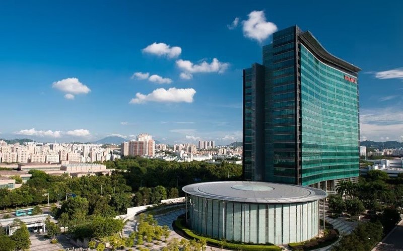 尽管受到制裁 华为仍实现创纪录的8600亿元收入 按年增长22%这一成就主要是通过部署国产芯片实现的，是该公司的一个重要里程碑