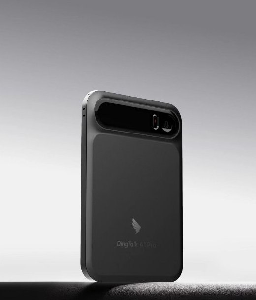 钉钉发布 AI 录音硬件 DingTalk A1Pro:售价1299元，支持手机反向充电4月30日，钉钉正式发布 AI 硬件家族新成员 DingTalk A1Pro，并于天猫官方旗舰店开售，定价1299元