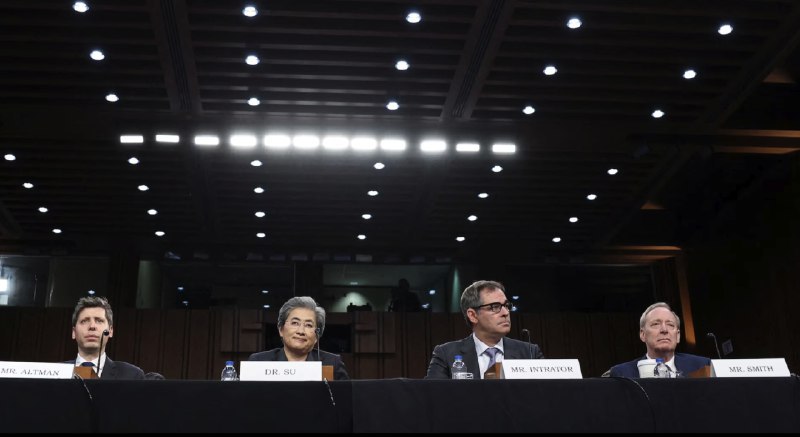 美国四大AI高管国会作证：要想领先中国 美需支持AI芯片出口奥特曼、苏姿丰、史密斯等四位AI高管在DeepSeek去年凭借高性价比大模型震惊世界后，由共和党参议员特德·克鲁兹(Ted Cruz)担任主席的美国参议院商务委员会正寻求减少对美国AI发展的监管障碍