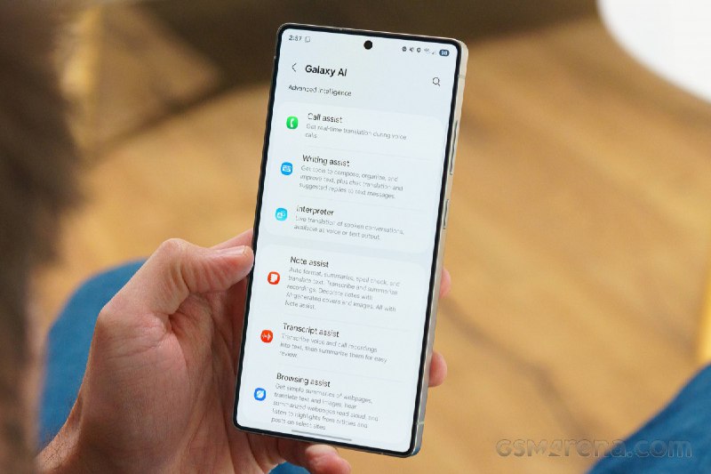 三星希望将其手机的Galaxy AI功能扩展到Google Gemini之外三星大力推进人工智能发展始于去年推出的Galaxy S24 系列，此后其 Galaxy AI 套件功能不断扩展，并由Google Gemini 提供支持——至少目前如此