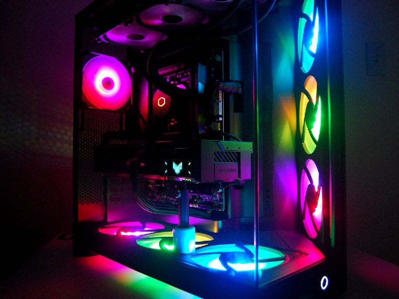 Windows 10钉子户升级Windows 11遭遇负优化 游戏性能不升反降近日，一直坚持在用Windows 10系统的Windowscentral编辑Cale Hunt终于升级了Windows 11，没想到却遭遇“负优化”，游戏性能不升反降