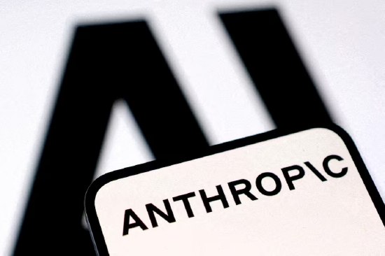 Anthropic聘请谷歌芯片定制芯片项目创始人 为进军自研半导体做准备Anthropic PBC已聘请谷歌定制芯片项目创始人Amir Salek，为这家AI实验室进军自研半导体领域做准备