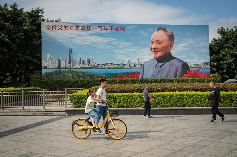 🇨🇳 中国金融业整顿：大规模调查、降薪及政治忠诚优先中国金融业正经历重大变革，自2022年以来，超过500名金融从业人员被调查，仅去年就有至少85名来自中央政府机构的人员被查