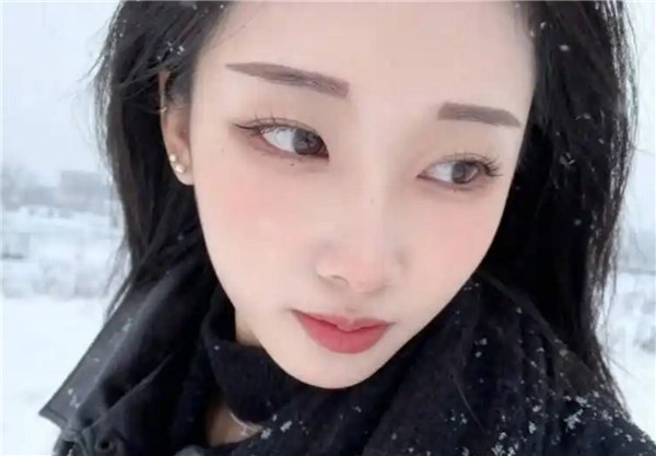 韩国女子用ChatGPT策划诱杀 被捕后靠清纯颜值粉丝暴涨50倍近日，22岁的韩国“蛇蝎美人”金某连环杀人案，因其“清纯颜值”与“毒辣手段”的极端反差，在全韩引发强烈震动